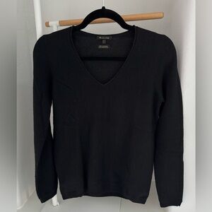 100% Cashmere V-neck sweater